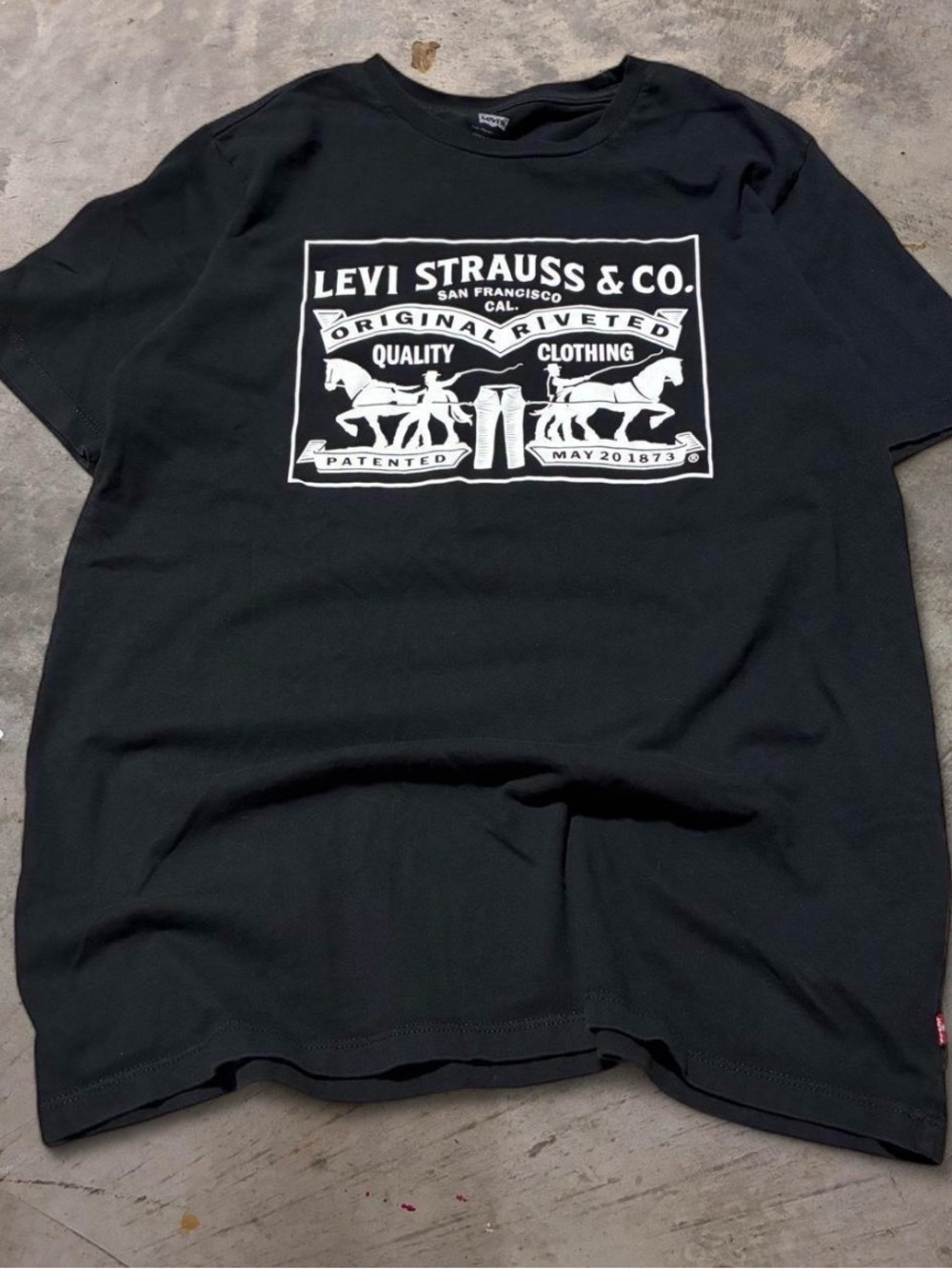 Black Levi's Two-Horse Graphic T-Shirt Men’s size Large